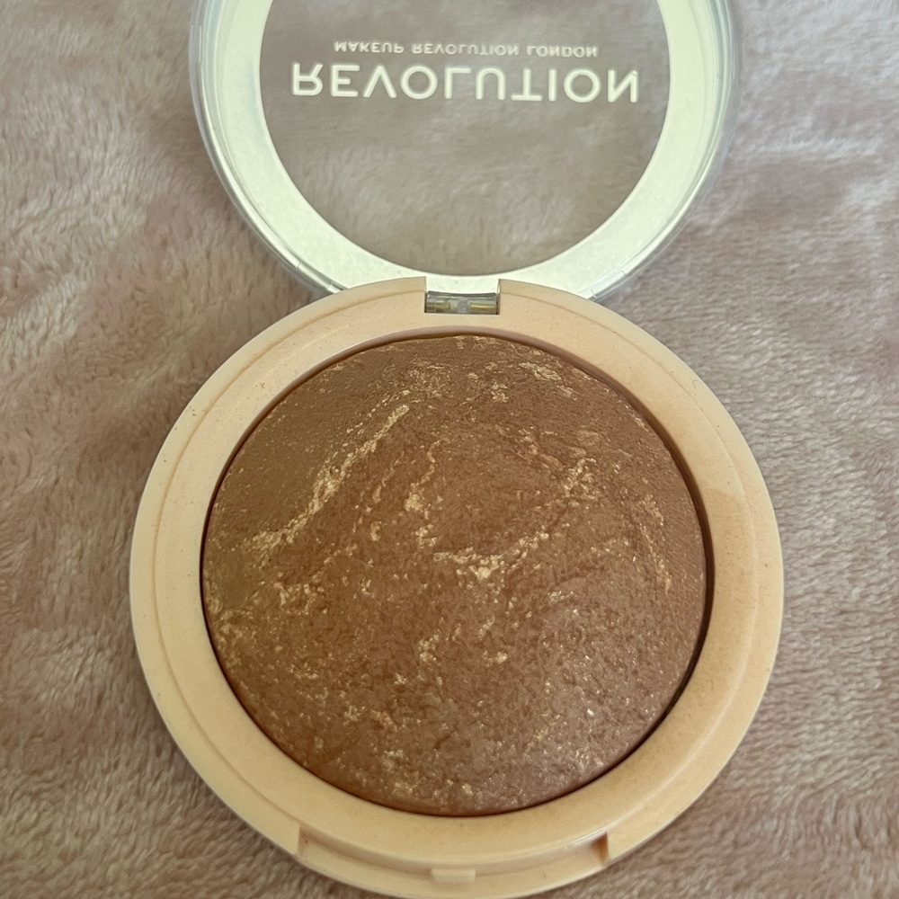 REVOLUTION Bronzer Reloaded Long Weekend